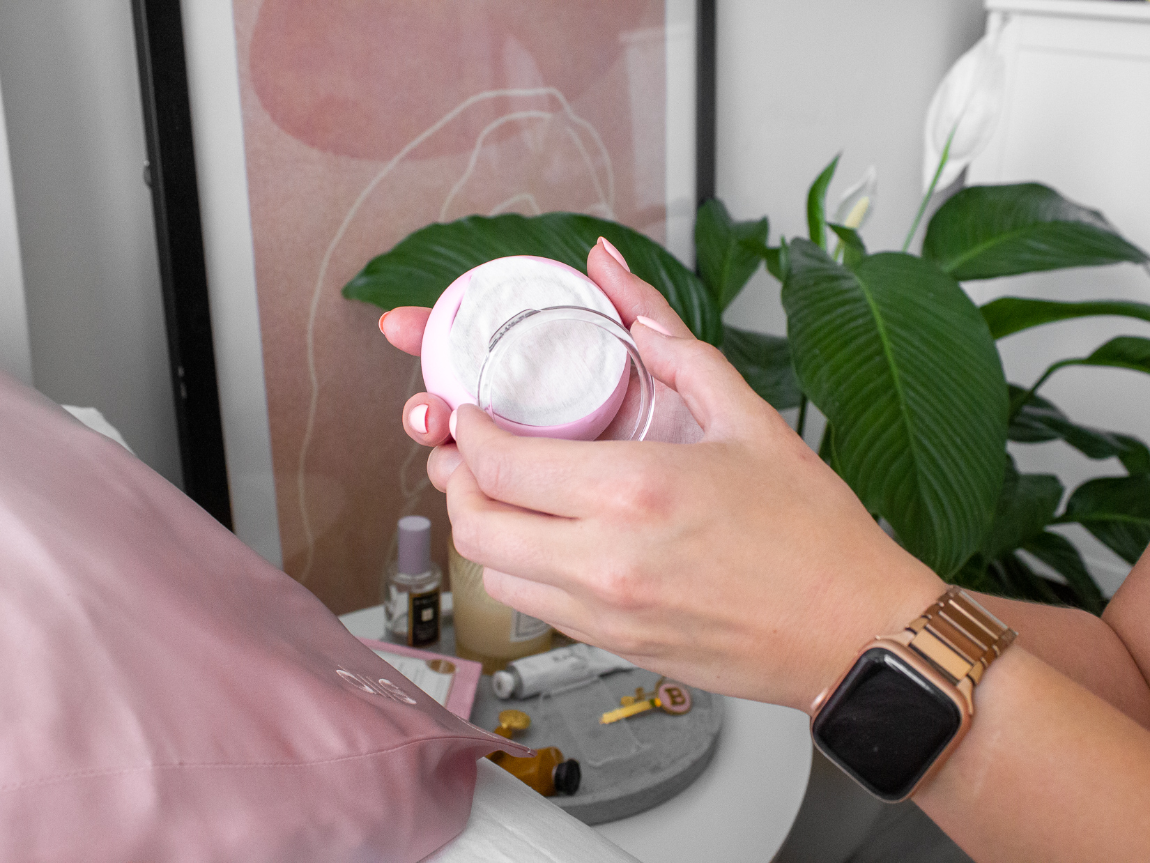 manipulace s inteligentní pleťovou maskou UFO 2