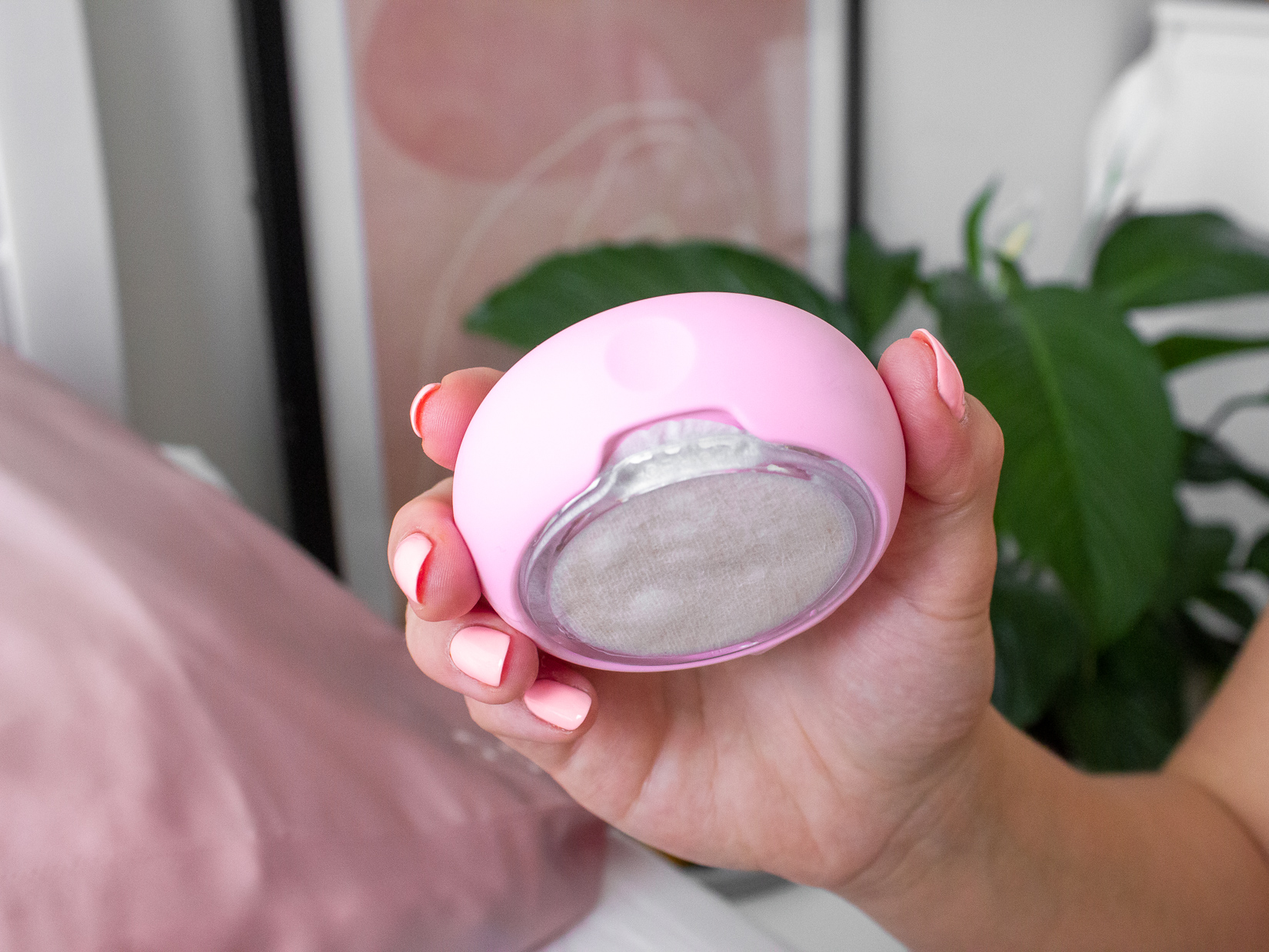 očetření pomocí plátýnkové masky od FOREO